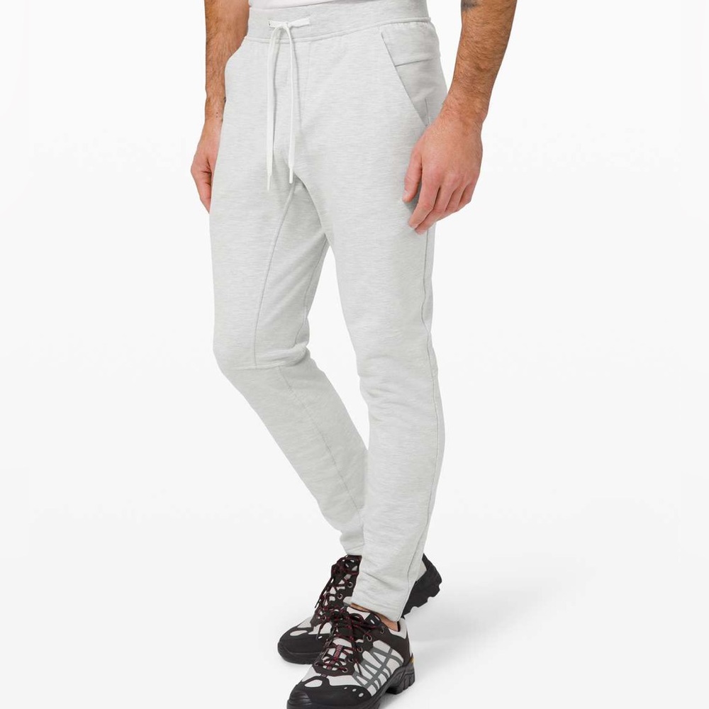 Lululemon City Sweat Pant Slim
Heathered Ultra Light Grey / Sea Salt